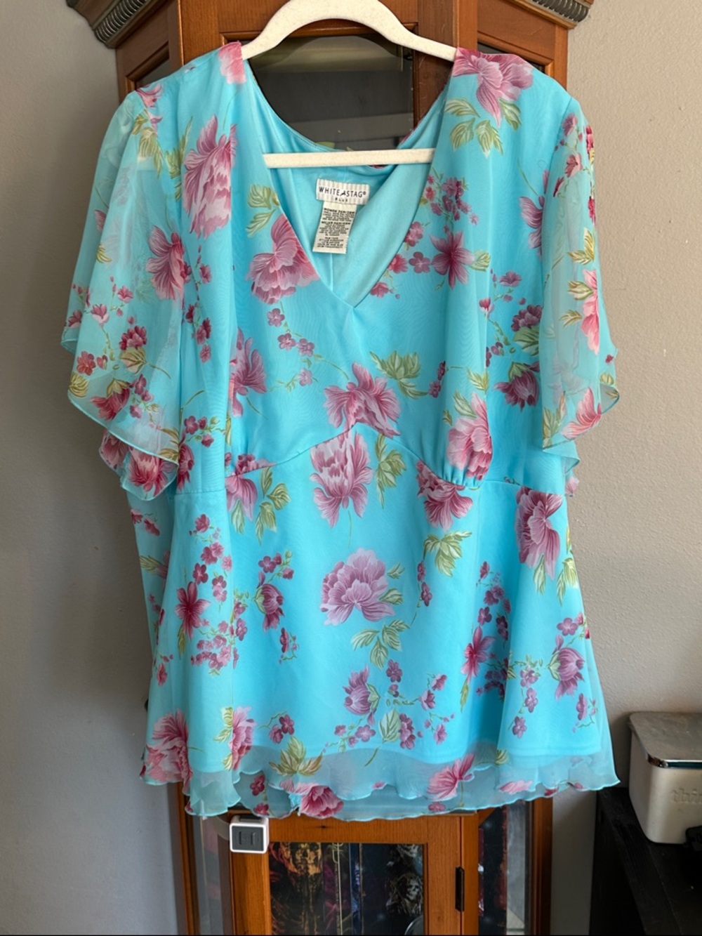 White Stag Turquoise Floral V-Neck Flutter Fairy Sleeve Blouse